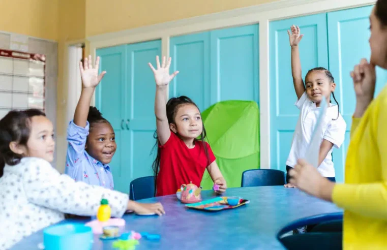 IL MINISTRO VALDITARA E LA PRESIDENTE MELONI USANO LA SCUOLA PER ANTICIPARE LA CAMPAGNA ELETTORALE